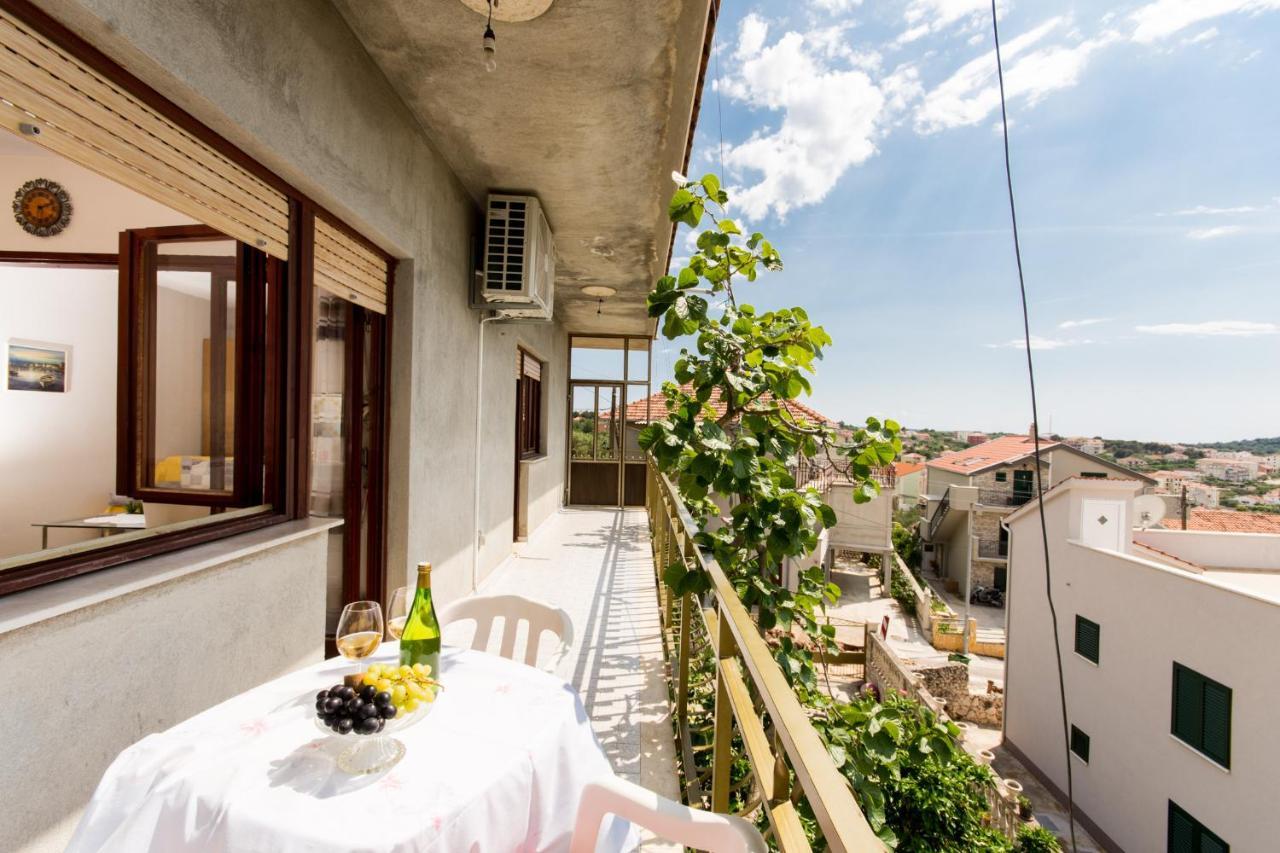 Mila A1 & A2 & 3 Apartment *