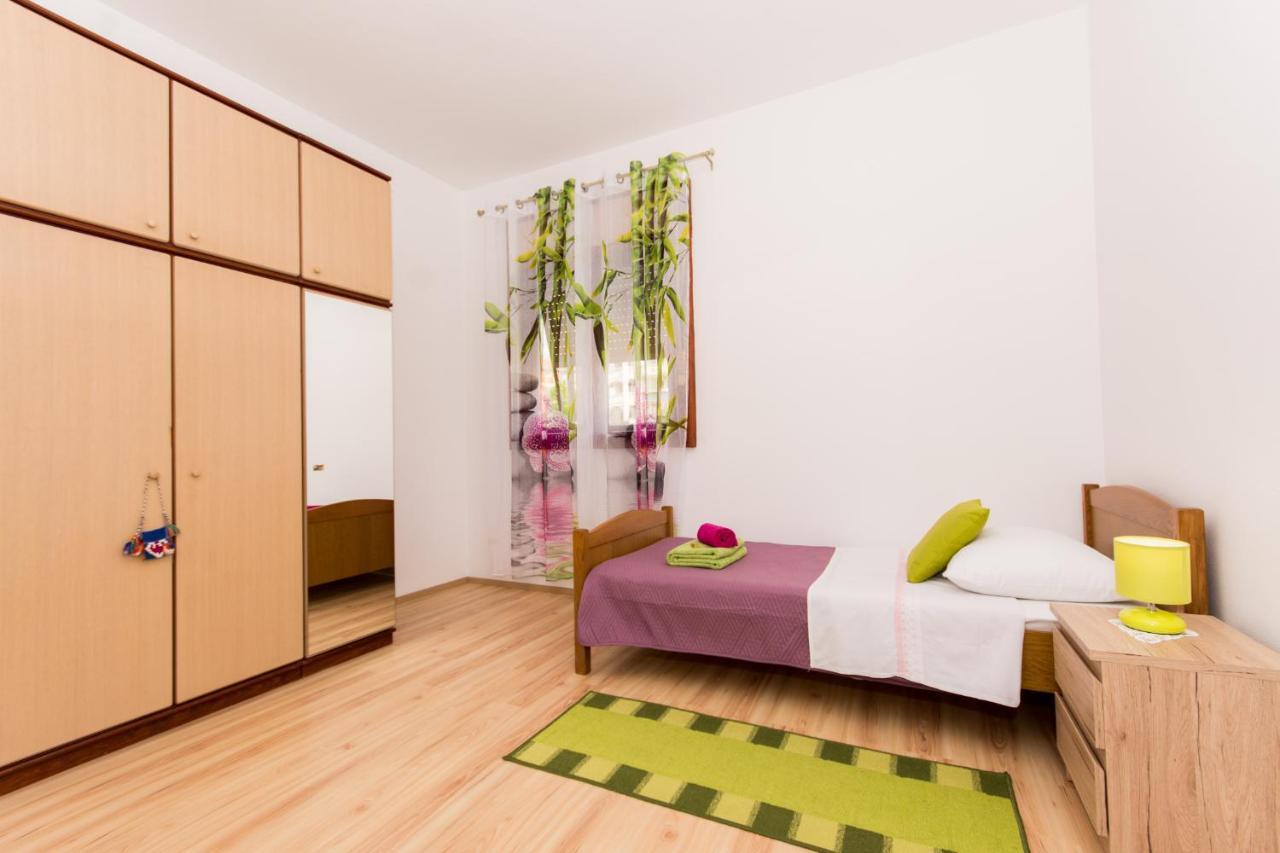 Mila A1 & A2 & 3 Apartament Trogir