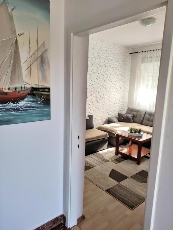 Mila A1 & A2 & 3 Apartment Trogir