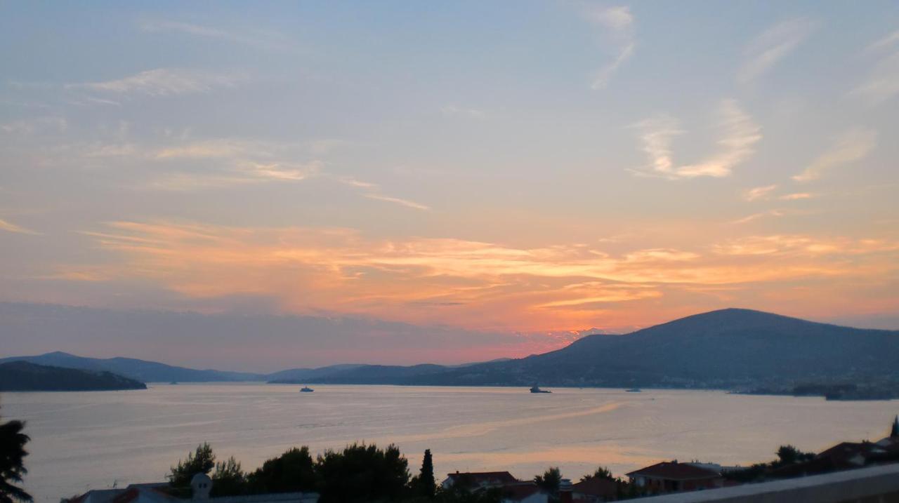 Mila A1 & A2 & 3 Apartament Trogir