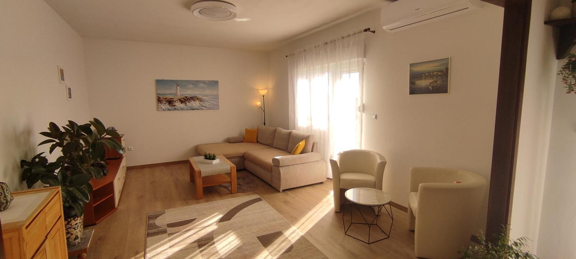 Mila A1 & A2 & 3 Apartment Trogir